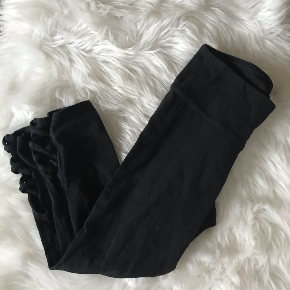 Black yoga pants